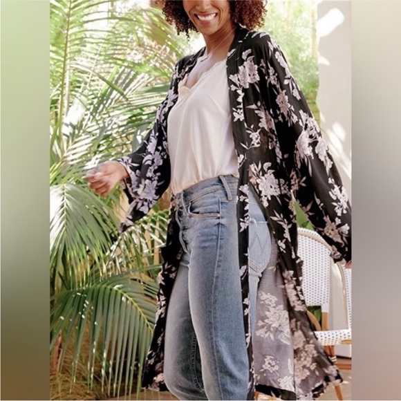 Spiritual Gangster Black Floral Kimono Open Tie Front Kimono Duster - Picture 13 of 13